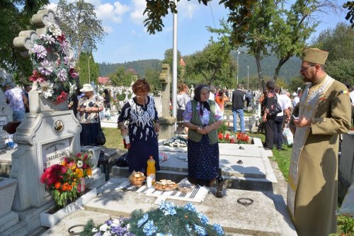 Comuniune în rugăciune pentru cei mutaţi în veşnicie Poza 53244