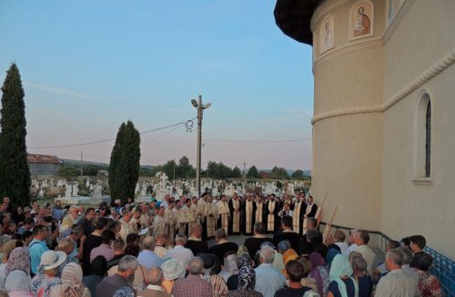 Manifestări religioase la Moineşti şi Buhuşi Poza 53187