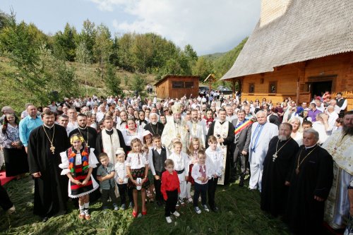 Târnosiri şi slujiri arhiereşti în Transilvania Poza 53191