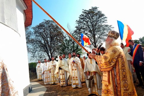 Slujbe arhiereşti săvârşite în Duminica dinaintea Înălţării Sfintei Cruci Poza 53107