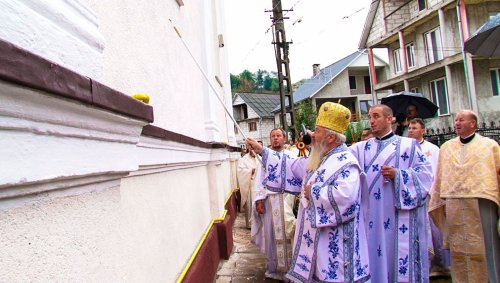 Biserica din parohia năsăudeană Coşbuc a fost resfinţită Poza 52564