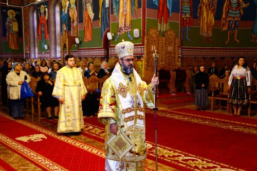 Sfântul Ierarh Teodosie, sărbătorit la Catedrala Arhiepiscopală din Buzău Poza 52520