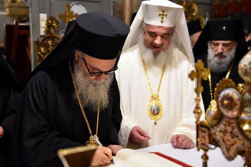 Delegaţiile patriarhale, întâmpinate la Râmnicu-Vâlcea Poza 52119