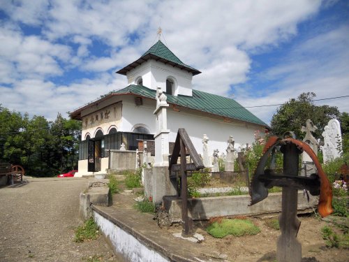 Biserica, inima comunității din Căzănești Poza 51975