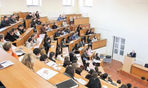 România are mai puţin de 500.000 de studenţi Poza 51819