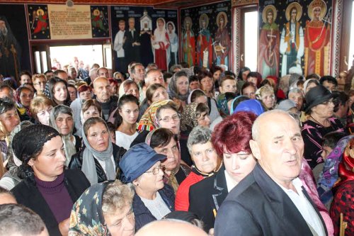 Sfinte Liturghii arhiereşti în judeţele Gorj şi Vâlcea Poza 51769