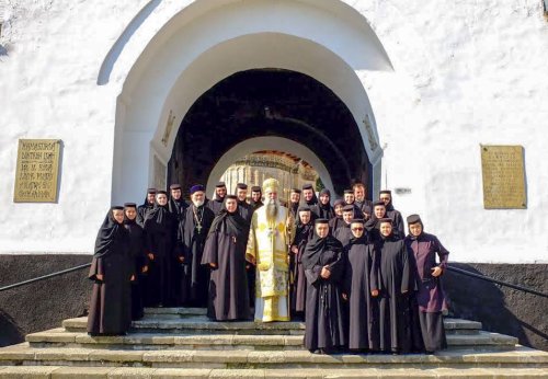 Sfinte Liturghii arhiereşti în judeţele Gorj şi Vâlcea Poza 51770