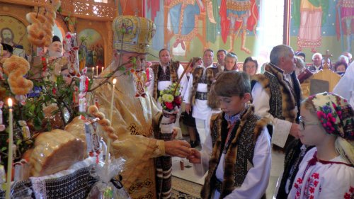Liturghii arhiereşti la Mănăstirea Groşi şi Parohia Botuş Poza 51689
