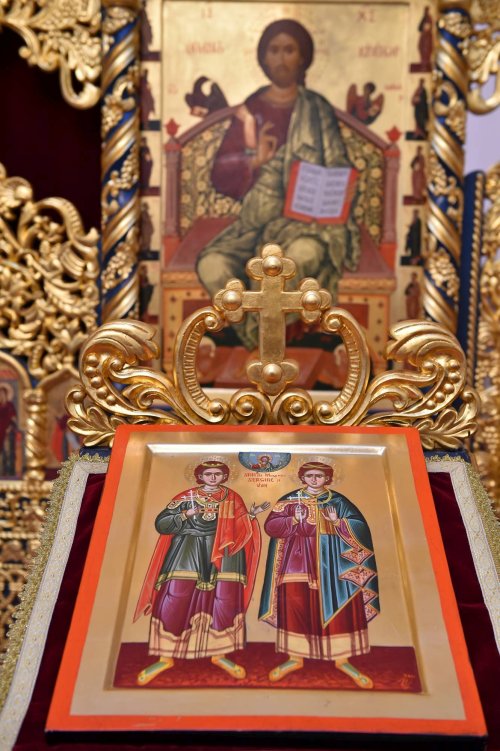 Rugăciune la o biserică martir din București Poza 51505