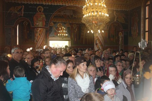 IPS Irineu a sfinţit Biserica „Sfântul Ioan Valahul” din Craiova Poza 51400