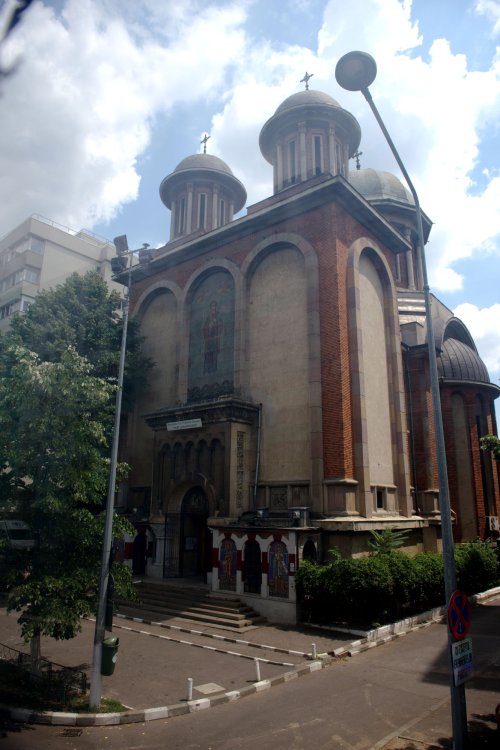 Sfânta Parascheva, ocrotitoare a 24 de biserici din Bucureşti Poza 51302