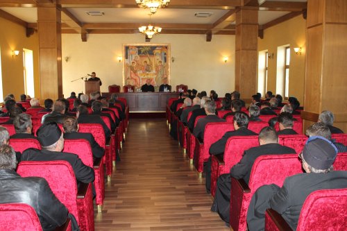 Conferinţă pentru preoţii din Protoieria Craiova Nord Poza 51128