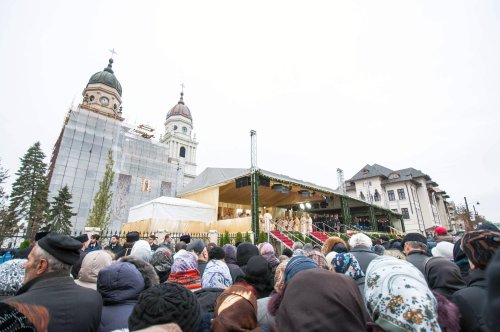 „Dragi pelerini, dumneavoastră creaţi frumuseţea sărbătorii hramului Sfintei Parascheva!“ Poza 51039