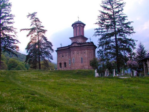 Praznicul Sfintei Parascheva în Mitropolia Olteniei Poza 51126