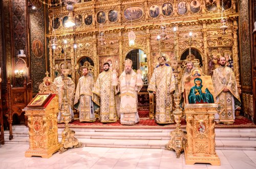 Rugăciuni către Ocrotitoarea Moldovei, la Patriarhie Poza 51072