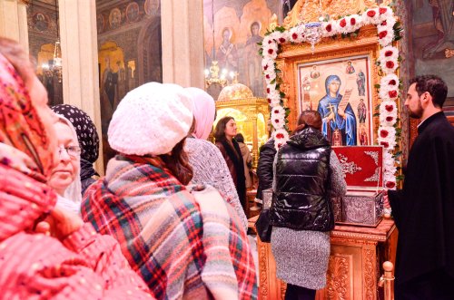Rugăciuni către Ocrotitoarea Moldovei, la Patriarhie Poza 51073