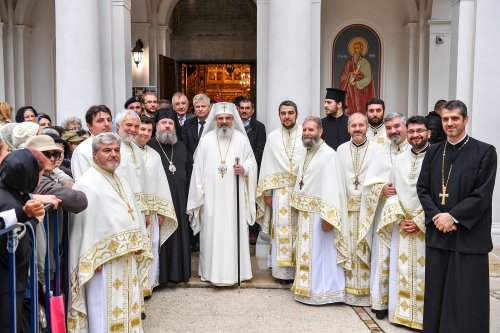 Biserica Albă de pe Calea Victoriei a fost târnosită Poza 50984