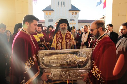Racla cu moaştele Sfântului Ierarh Nicolae, la Catedrala din Alba Iulia Poza 50645
