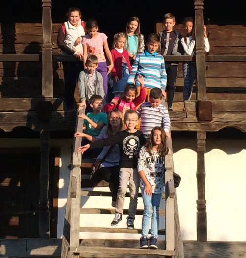 Activități cu tinerii de la Biserica „Sfânta Treime” din Cisnădie Poza 50437