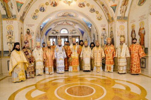 Mucenicul Dimitrie a unit în rugăciune români și greci Poza 50331