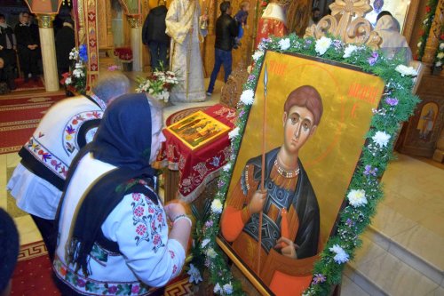 Sfântul Mare Mucenic Dimitrie, sărbătorit la Pângăraţi prin Liturghie arhierească Poza 50316