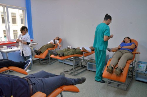 Studenții de la Academia Tehnică Militară Bucureşti au donat sânge Poza 49741