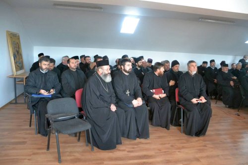 Conferinţă semestrială cu preoţii din Roznov şi Ceahlău Poza 49549