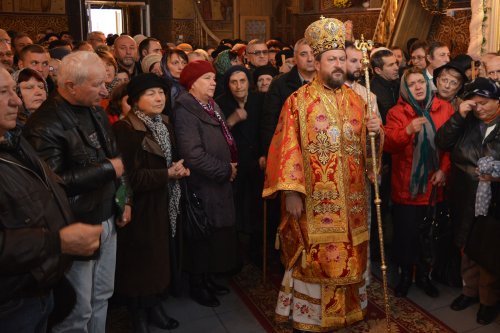 Liturghie arhierească la Biserica „Sfântul Mina“ din Bârlad Poza 49274