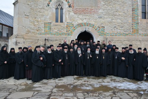 Sfântul Paisie Velicicovschi, sărbătorit prin Liturghie arhierească la Neamţ Poza 49065