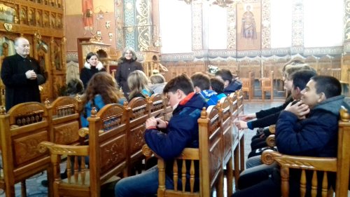 Activitate cu elevii la Parohia „Nașterea Domnului” din Cluj Napoca Poza 49062