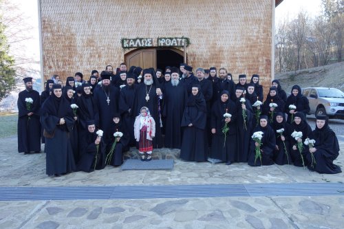 Înaltpreasfinţitul Părinte Ierotheos Vlachos, în vizită la Mănăstirea Diaconeşti Poza 48943