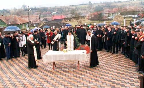 Slujiri arhiereşti în Duminica a doua din postul Naşterii Domnului Poza 48374