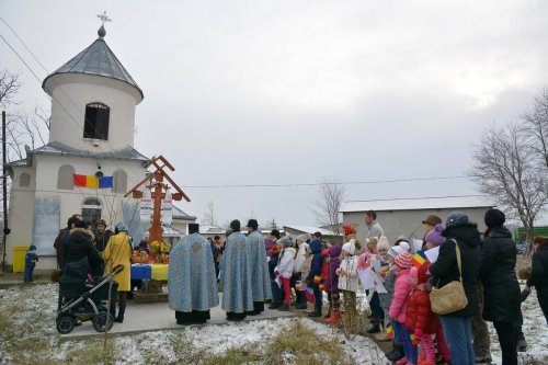 Troiţă în memoria eroilor patriei, la Frăsuleni Poza 48237