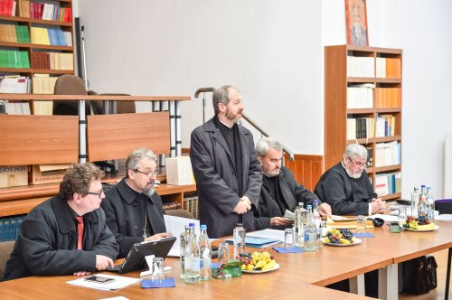 Un nou doctor în teologie al Facultății „Justinian Patriarhul” din București Poza 48215