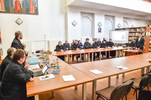 Un nou doctor în teologie al Facultății „Justinian Patriarhul” din București Poza 48216