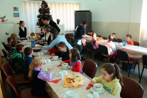 Activităţi filantropice destinate copiilor din Valea Aurie, Sibiu Poza 48106