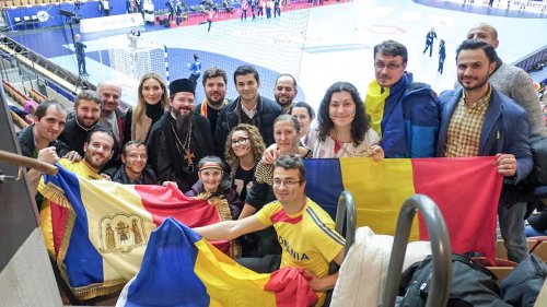 Episcopul Europei de Nord, alături de echipa de handbal feminin Poza 48026