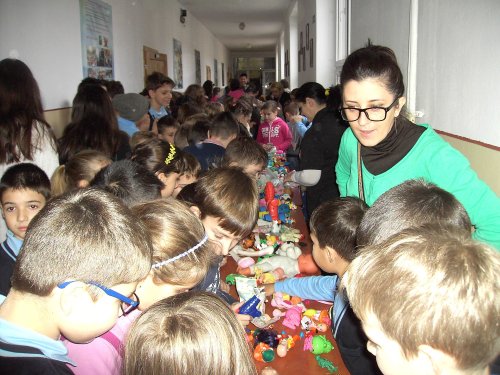 Activăţi filantropice la Liceul Ortodox orădean Poza 47784