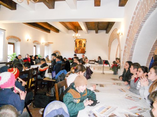 Întâlnire cultural-educativă la Mănăstirea Comana Poza 47477