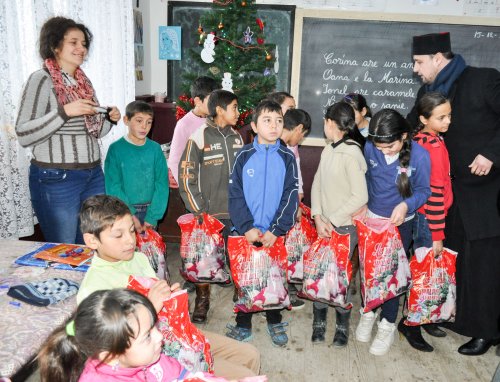 Daruri pentru 80 de copii din Bahna Arini Poza 47325