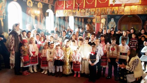 Cetele de copii şi tineri colindă în Transilvania Poza 47239