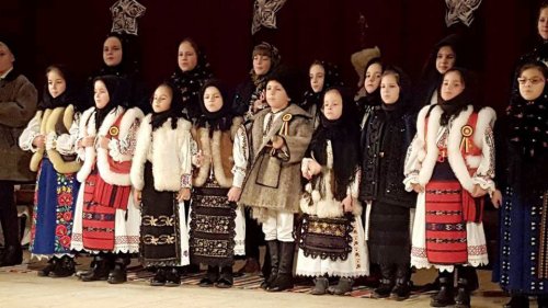 Cetele de copii şi tineri colindă în Transilvania Poza 47243