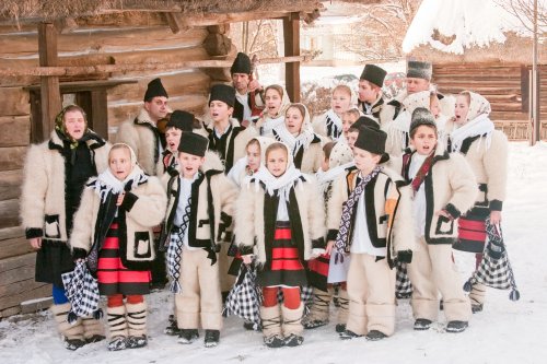 Nașterea Mântuitorului Hristos zugrăvită în colindele românești