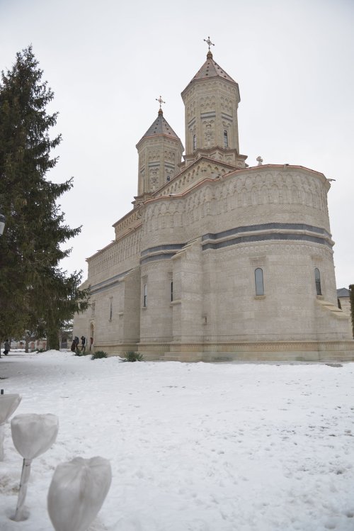 Liturghie şi vizită arhierească la Todireşti Poza 45415