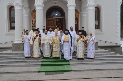 Liturghie arhierească la Mănăstirea Cocoș Poza 45373