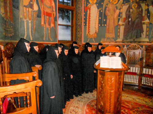 La Mănăstirea Râmeț, îngerii cântă cu maicile Poza 45314