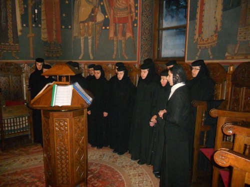 La Mănăstirea Râmeț, îngerii cântă cu maicile Poza 45315