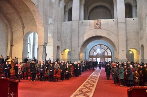 Slujiri arhiereşti şi hramuri la Întâmpinarea Domnului        Poza 45086