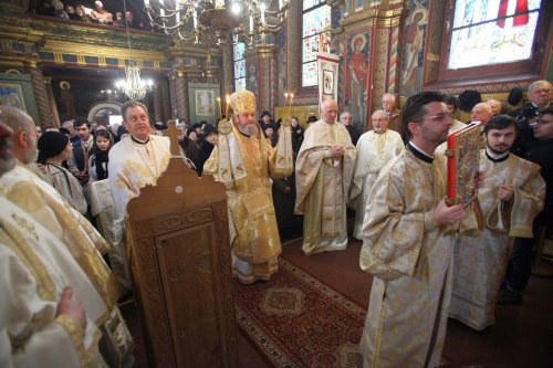 Slujiri arhiereşti şi hramuri la Întâmpinarea Domnului        Poza 45091