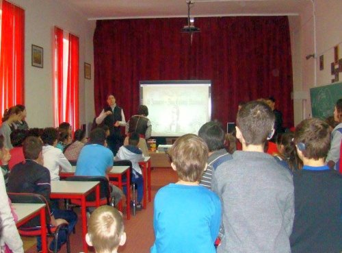 Proiectul ,,Accesibilitate şi incluziune socială prin limbaj mimico-gestual” destinat elevilor şi profesorilor clujeni Poza 44195